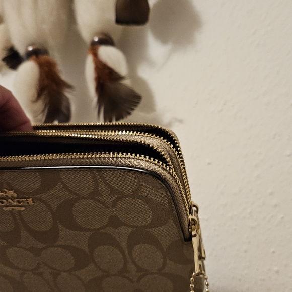 Coach Double Zip, Large Wristlet - Picture 4 of 8